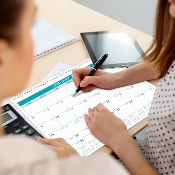 Organisationsverktyg för den moderna tiden, Wire-O-bunden kalender med tjockt papper och månadsvyer, skrivbords- och väggdisplay, iögonfallande design