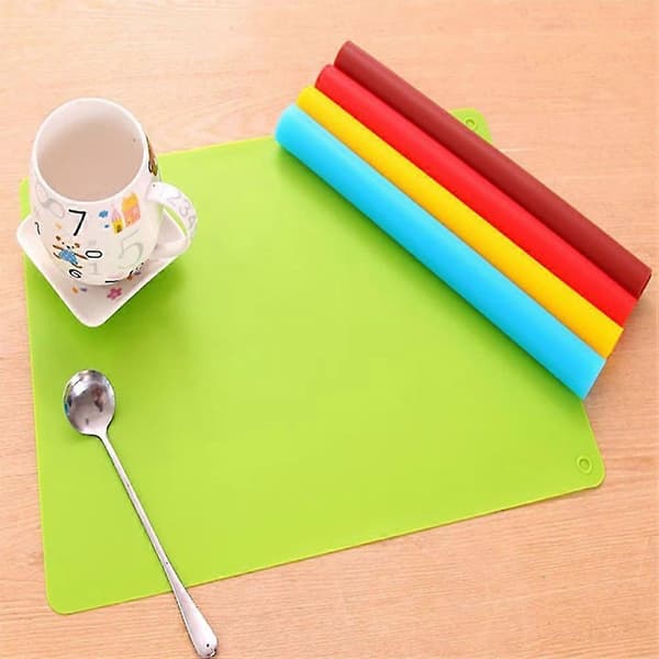3 stk. 40x30 cm silikonmatte for baking og rulling av deig, sklisikker og flekkbestandig (tilfeldig farge)