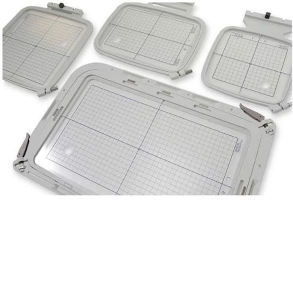 Broderimaskin - Janome - Memory Craft 550E - Broderiram RE36b - Automatisk nåletråder - Vit färg