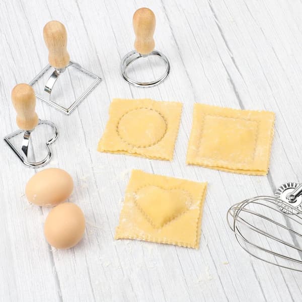 Sett med 4 raviolikuttere - Deigrulle - Deigkutter - raviolikutter - raviolimaker - Raviolimaker med trehåndtak