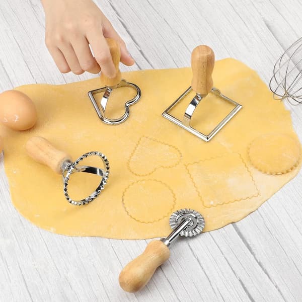 Sett med 4 raviolikuttere - Deigrulle - Deigkutter - raviolikutter - raviolimaker - Raviolimaker med trehåndtak