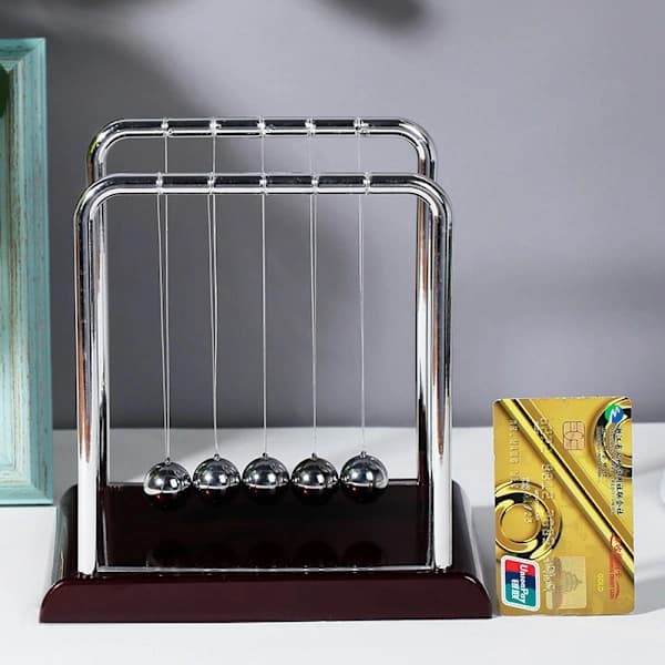 Newtons Pendul, Newtons Vugge - Newtons Pendulkugle Svinger
