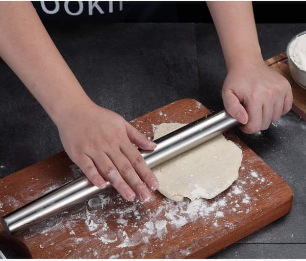 Kagerulle i rustfrit stål med mat overflade til bagning af pizzabunde