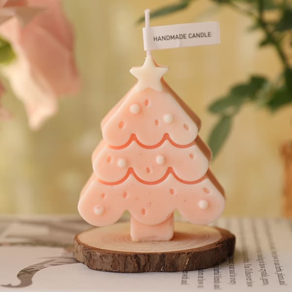 Six Creative Scented Candles with Christmas Tree Scent for a Romantic Atmosphere