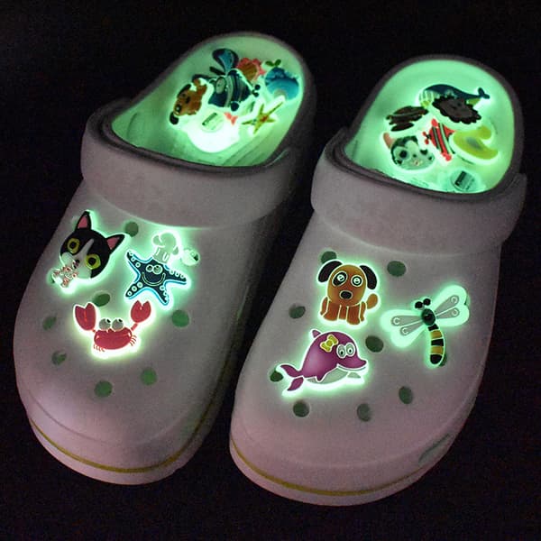 Crocs Mix Lot 22 Tilpass skodekorasjon Charms, One Size EU Soft Night Light skoblomster Hull skoblomster skoblomster