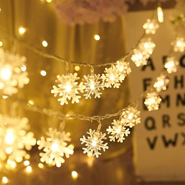 Snowflake String Lights - 6M Battery Operated LED Decoration (Warm White) KLB