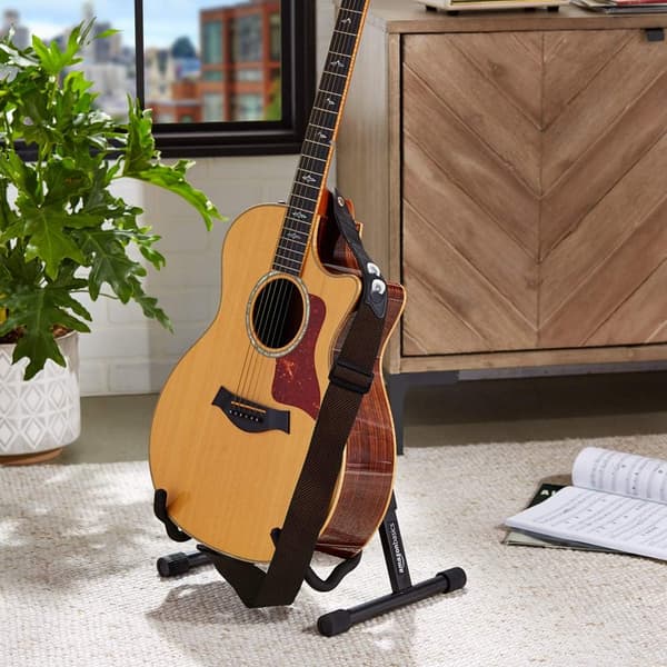 Justerbar guitarrem til el-/akustisk-/basguitar Inkluderer 3 plektrumlommer