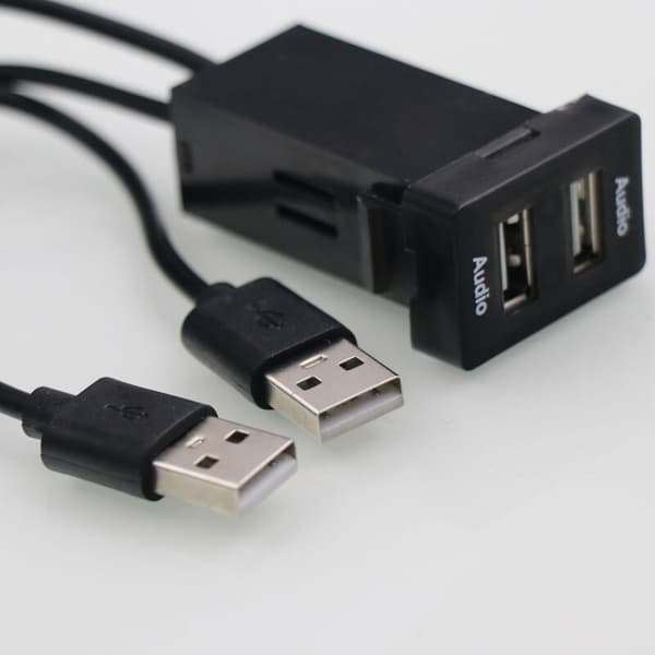 Bil USB-lydinngangsadapter Dobbeltgrensesnitt Passer for Yaris