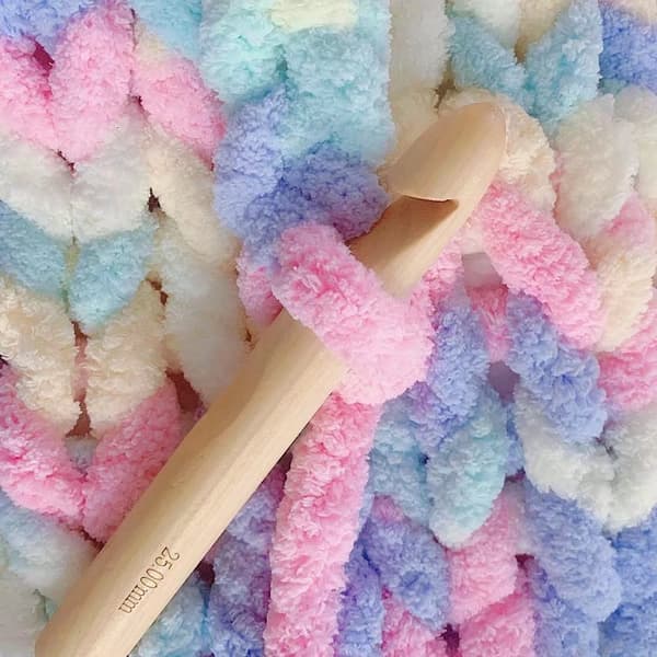 Roving 1-pakning (ca. 27 meter) - Makron Regnbue - Fluffy Chenille