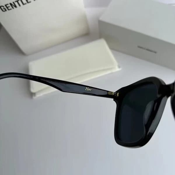 Gentle Monster Her 01 Flatba Unisex Sorte Solbriller Hvid Sæt 2022