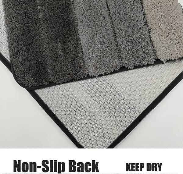 Absorberende sklisikker baderomsmatte i mikrofiber med striper, beige