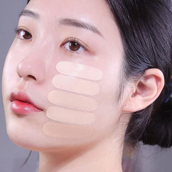 Rikt pigmentert, lett pudderrouge og highlighter