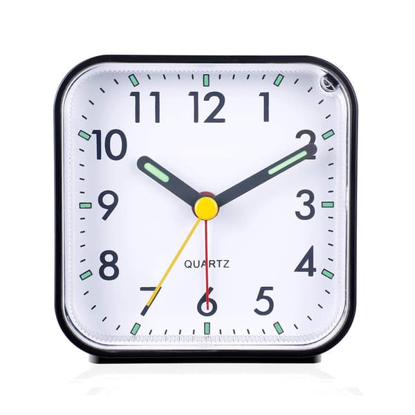 Stille analog vekkerklokke uten tikking
