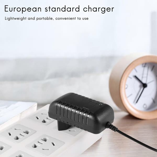 AC 100-240V til DC 9V 2A Adapter Omformer Strømforsyning Lader (EU-plugg)