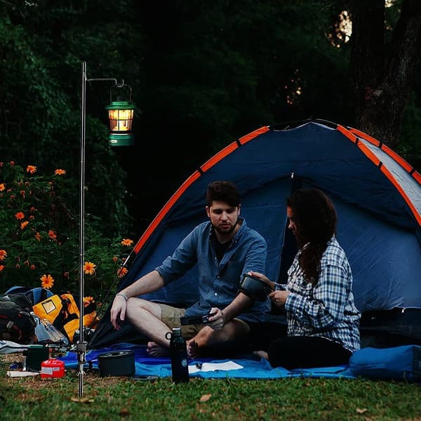 Udendørs ultralet aluminiumslegering foldbart mini letvægtsstel tre foldbart bærbart camping picnicbord fast lille lysmast Rød