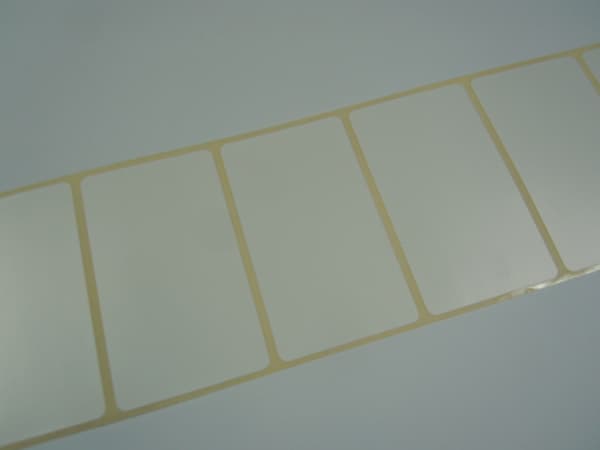 240 HVIDE ETIKETTER 70x40mm POLYESTER (ETR7040PE)