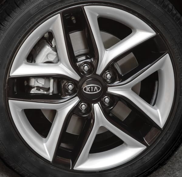 4 kpl - Kia-keskikupit / vannemerkit - Auto