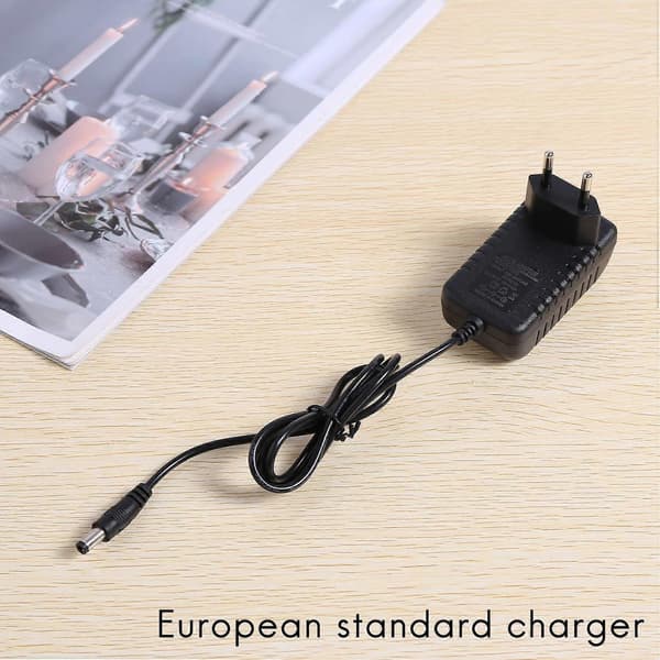 AC 100-240V til DC 9V 2A Adapter Konverter Strømforsyning Oplader (EU-stik)