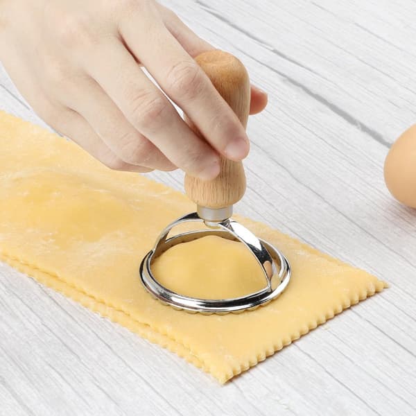Sett med 4 raviolikuttere - Deigrulle - Deigkutter - raviolikutter - raviolimaker - Raviolimaker med trehåndtak