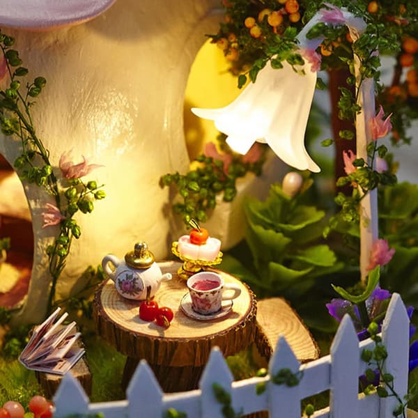 Træhusdukke DIY Glaskuglesæt med LED-lys - Grøn Have