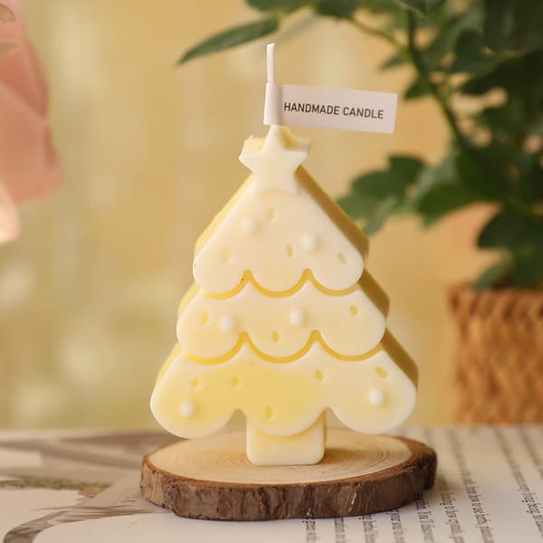 Six Creative Scented Candles with Christmas Tree Scent for a Romantic Atmosphere