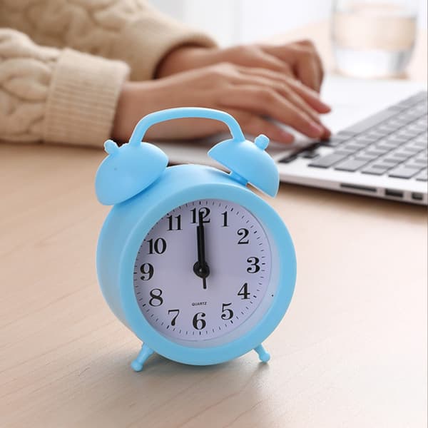 Simple Small Clock Creatives Silent Mute Bedside Clock Personalized Convenient Use for Bedroom Office White White