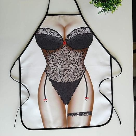 Morsomt matlagingsforkle for par (mannlige muskler + sexy kvinne)