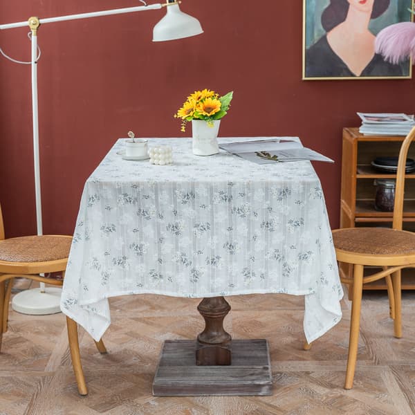 1 stk rektangulær duk med søtt blomstermønster for K