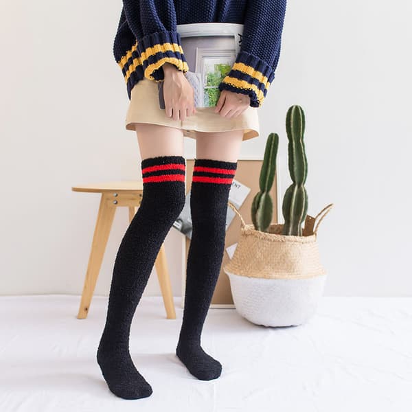 Stribede knæstrømper til kvinder, Over Knee High lange fluffy strømper, søde tegneserie lårhøje strømper, varme stribede benvarmere