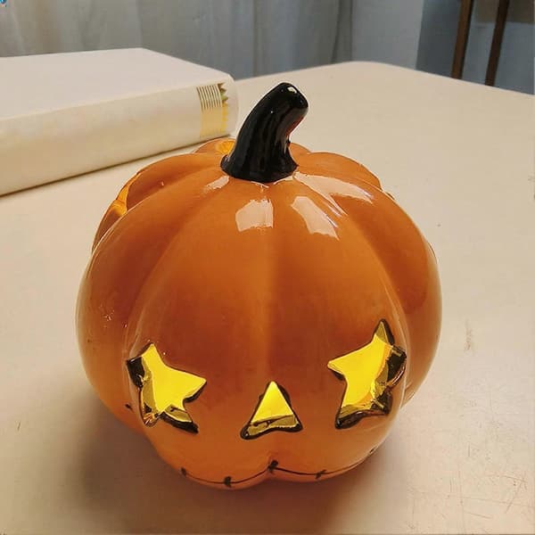 Keramisk katte-gresskar-lysestake med utskåret design for Halloween-festdekor Orange