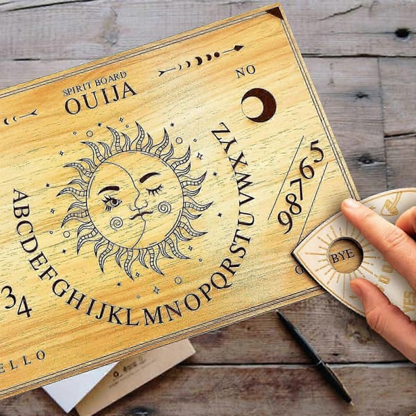 Mystic Talking Board med Planchette: Treåndsspill for 2+ spillere flame hand