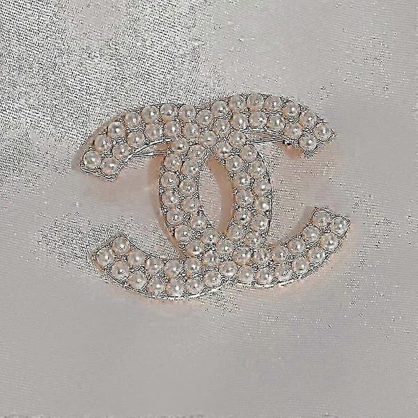Dobbel C Design Brosje for Elskere av Klassisk Stil Double C