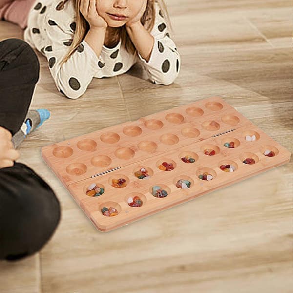 Mancala Strategispel i Trä, Vikbart med 65 Glasstenar, Perfekt för Familjespel
