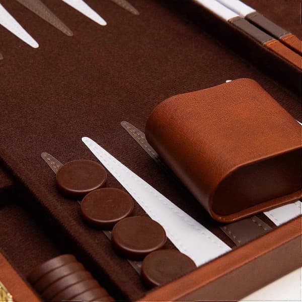 Backgammon brætspil, Deluxe læderlignende etui, filtinteriør, brun, klassisk
