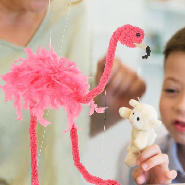 Flamingo-marionettinukke esitykseen