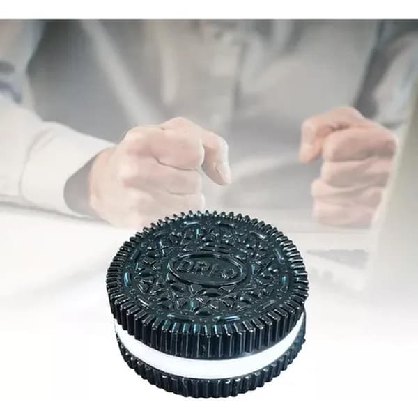 Suuri Stressipallo Oreo-Keksin Muodossa