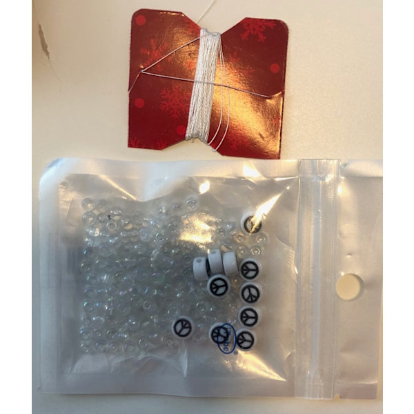 pärlor 4 mm och tråd ett kit gör armband fotband