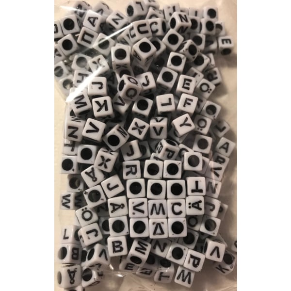 fyrkanter alfabet pärlor 200 st svartvitt lantlig look