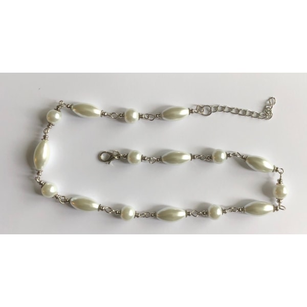 vitt glaspärlor halsband enkel och snygg