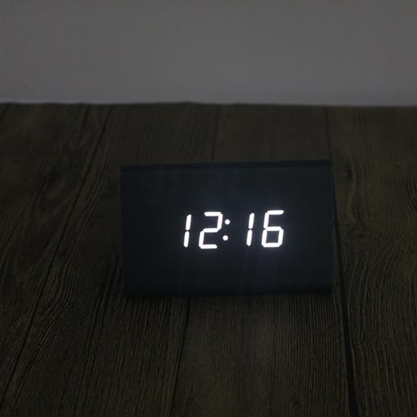 Vækkeur LED Stort Digitalt Display Bordur Træ