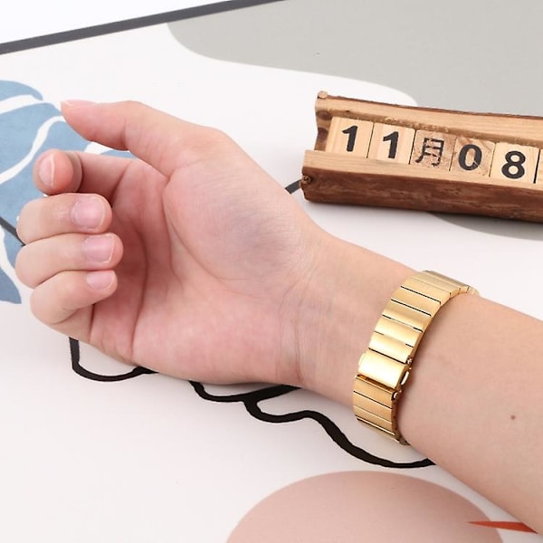 Til Fitbit Charge 5 urrem i stål med én perle Gold
