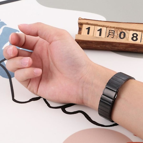 Til Fitbit Charge 5 urrem i stål med én perle Black