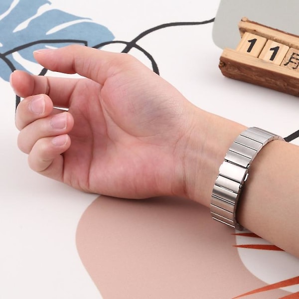 Til Fitbit Charge 5 urrem i stål med én perle Silver