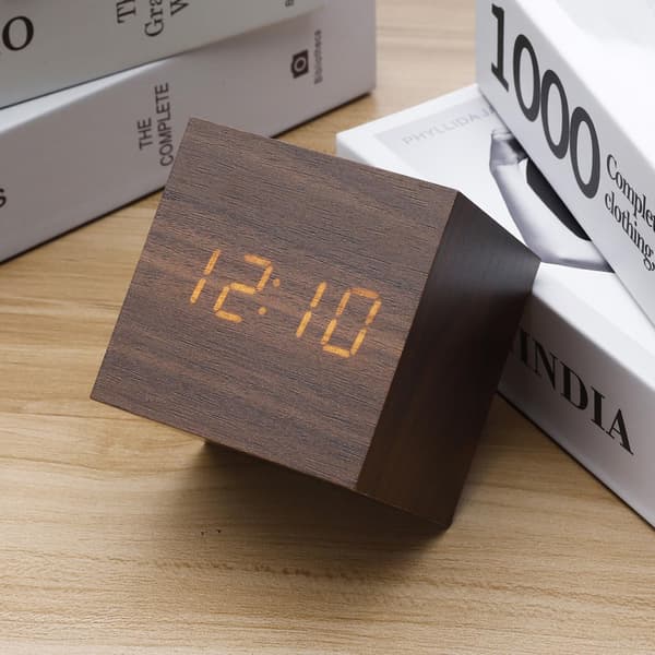 Vækkeur Træ Digitalt LED Display med Stemmestyring Temperatur Dato Tid
