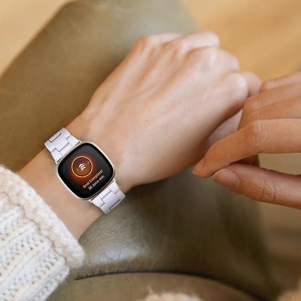 Til Fitbit Versa 3 / Sense Universal Resin Watch Band White