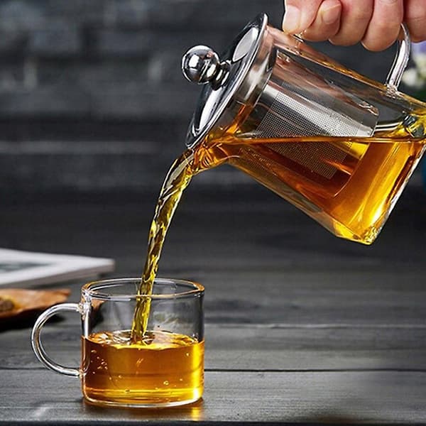 Tebryggning av tekanna i glas C