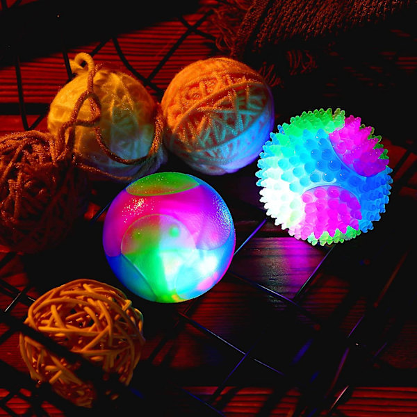 4-pack Glödande Hundboll Glödande Bouncy Ball Led Blixt Spike Pet Ball Grinder Ball Pet Light
