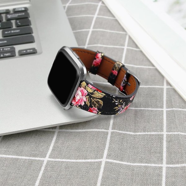 For Fitbit Versa 2 / Fitbit Versa Lite skinnklokkerem med rund halespenne Black Skin Pink Flower