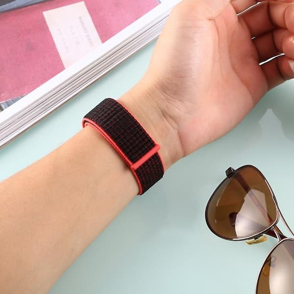Fitbit Versa / Versa 2 nylon , jossa on koukku ja silmukkakiinnitys Black Red