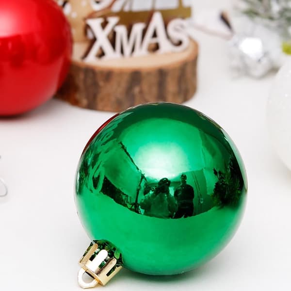 Okrossbara julkulor i plast, 6 cm (röd grön - 30 st)